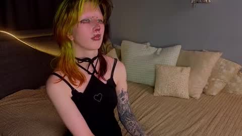 Erica online show from November 2025 08:09:01 PM