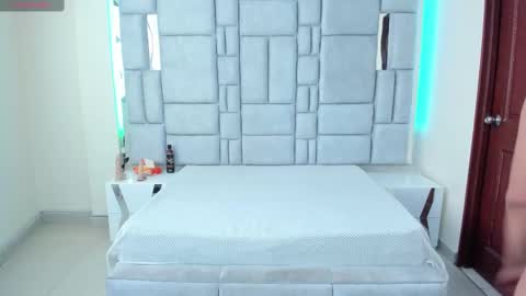 Domelipa  online show from December 2024 06:30:02 PM