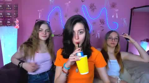 Snapshot of veronica_bubble chatting on May 2026 07:21:01 PM Ronni online show from May 2026 07:21:01 PM