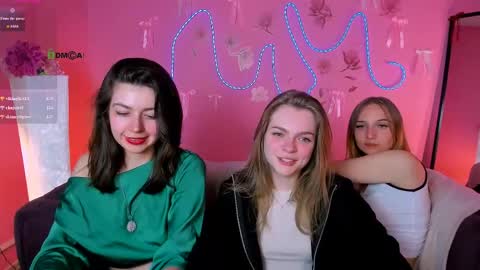 Snapshot of veronica_bubble chatting on May 2026 04:07:02 AM Ronni online show from May 2026 04:07:02 AM