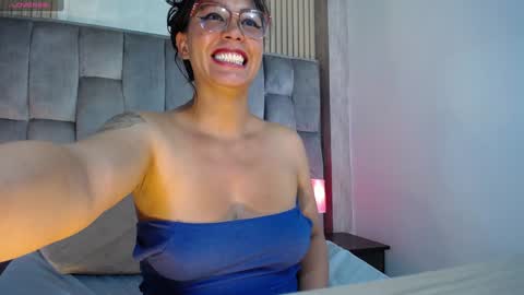 Snapshot of veronica_saenzz1 chatting on January 2025 07:07:02 PM Vero online show from January 2025 07:07:02 PM