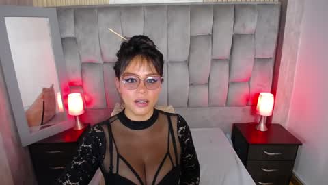 Snapshot of veronica_saenzz1 chatting on January 2025 12:18:01 PM Vero online show from January 2025 12:18:01 PM