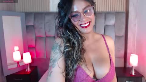Snapshot of veronica_saenzz1 chatting on February 2025 08:05:02 PM Vero online show from February 2025 08:05:02 PM