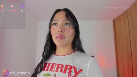 Snapshot of veronica_taylor1 chatting on April 2026 06:38:01 PM Vero 3 online show from April 2026 06:38:01 PM