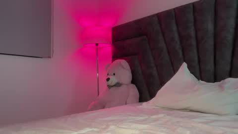 Snapshot of veronicadussan chatting on June 2026 12:32:02 AM Miss Veronica dussan Tw Veronicasm IG Ashveronica online show from June 2026 12:32:02 AM