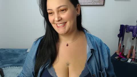 Snapshot of veroniicabbw_ chatting on May 2026 01:17:02 PM veroniicabbw_ online show from May 2026 01:17:02 PM