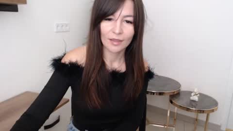 Snapshot of veronik_shy chatting on November 2025 10:14:02 AM veronik_shy online show from November 2025 10:14:02 AM