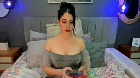 Veronica  online show from October 2025 05:03:02 PM