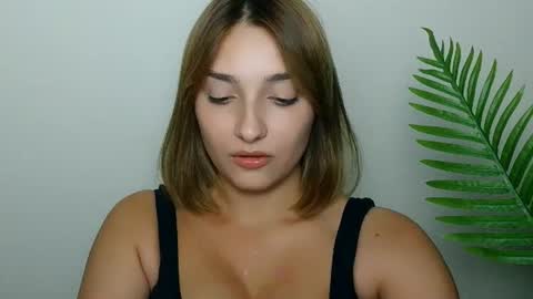 Snapshot of veryveryshygirl chatting on July 2026 06:20:01 PM Ana online show from July 2026 06:20:01 PM