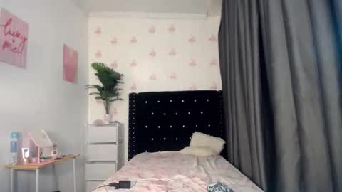 vexin_paxley online show from April 2026 02:18:02 PM