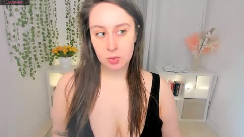 Snapshot of via_lattea_ chatting on May 2026 08:12:02 AM Camilla online show from May 2026 08:12:02 AM