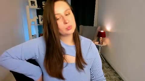 Snapshot of via_lattea_ chatting on July 2026 04:22:01 PM Camilla online show from July 2026 04:22:01 PM