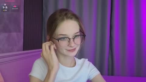 Snapshot of vialeta_baby chatting on September 2025 11:42:02 PM Vi online show from September 2025 11:42:02 PM