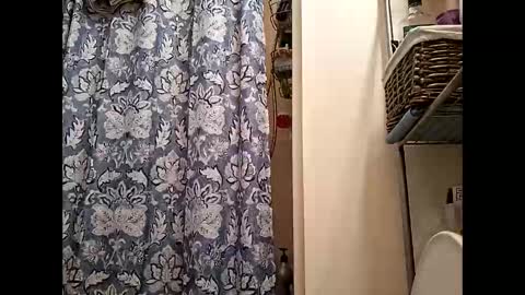 Snapshot of vibenfeelingood chatting on November 2025 10:21:02 PM vibenfeelingood online show from November 2025 10:21:02 PM