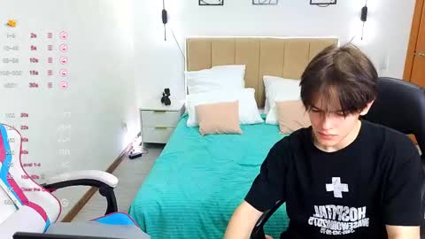 vibetwinkle online show from May 2026 09:14:01 AM