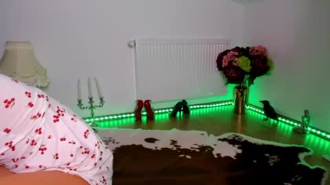 ViciousQueenu can call me Laura online show from July 2026 06:33:02 AM
