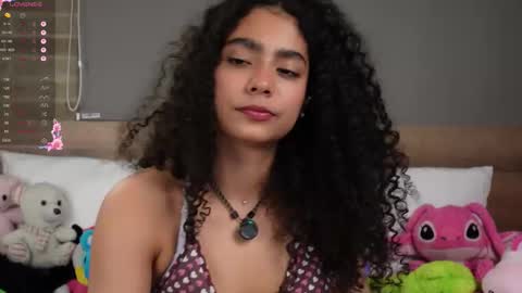 Snapshot of vicky_curly chatting on November 2025 03:05:01 AM vicky_curly online show from November 2025 03:05:01 AM