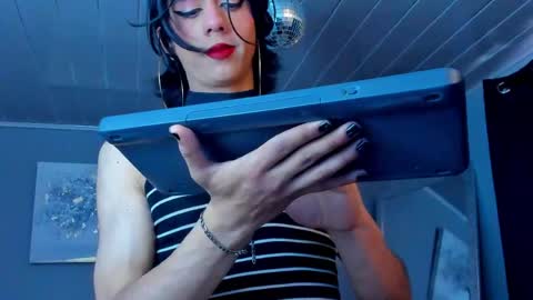  Vicky  online show from May 2026 02:10:01 PM