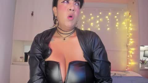 V I C K Y online show from January 2026 12:44:02 PM