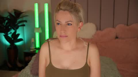 Snapshot of vickysecret96 chatting on April 2026 03:14:02 PM vickysecret96 online show from April 2026 03:14:02 PM