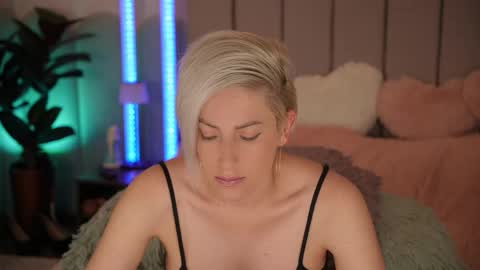 Snapshot of vickysecret96 chatting on April 2026 03:07:01 PM vickysecret96 online show from April 2026 03:07:01 PM