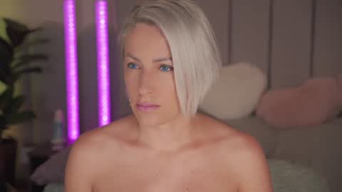 Snapshot of vickysecret96 chatting on July 2026 05:53:01 PM vickysecret96 online show from July 2026 05:53:01 PM