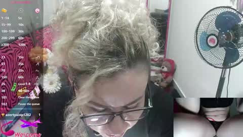 Valentina online show from November 2025 07:58:01 PM