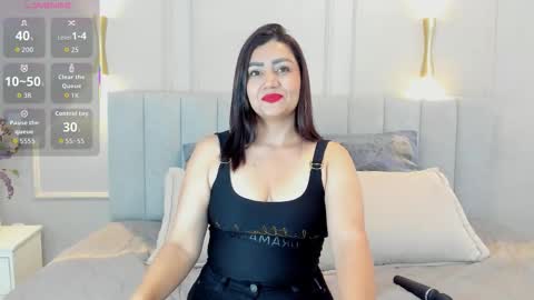 victoria  online show from November 2025 07:15:02 PM