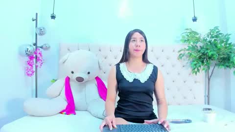 Victoria online show from November 2025 07:16:02 PM