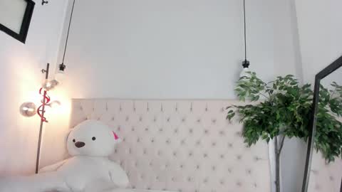 Victoria online show from April 2026 07:21:02 PM