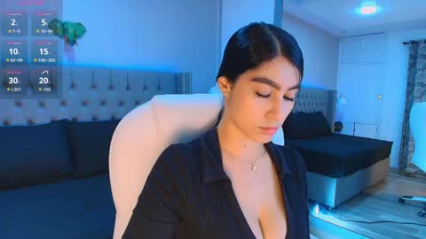 Snapshot of victoria_ellington chatting on June 2026 11:33:01 AM online show from June 2026 11:33:01 AM