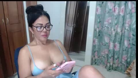 Snapshot of victoria_milf06 chatting on June 2026 04:06:01 AM victoria online show from June 2026 04:06:01 AM
