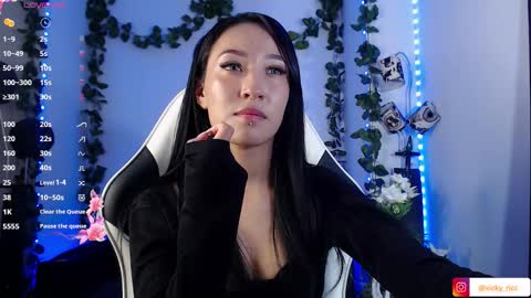 Victoria  online show from November 2025 04:02:02 AM