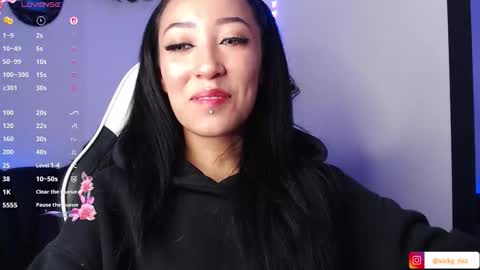 Victoria  online show from November 2025 03:18:02 AM