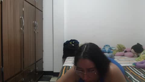 Snapshot of victoriaa_silva chatting on May 2026 10:33:02 AM Victoria Silva online show from May 2026 10:33:02 AM