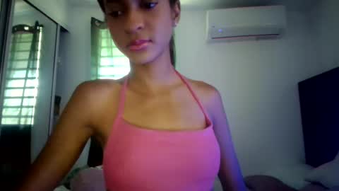 Snapshot of victoriaaa_xxx chatting on June 2026 04:44:01 PM Victoria xxx online show from June 2026 04:44:01 PM