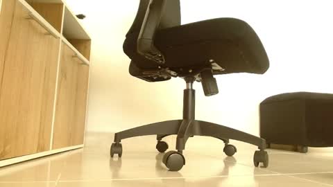 Victoria online show from April 2026 04:04:01 PM