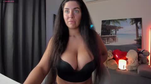 Snapshot of victorias_world chatting on June 2026 05:36:02 PM Viktoria online show from June 2026 05:36:02 PM