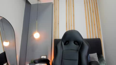 Snapshot of victoriia_vixen chatting on May 2026 09:33:02 PM Victoria Vixen online show from May 2026 09:33:02 PM