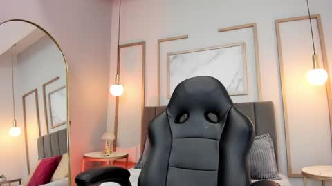 Snapshot of victoriia_vixen chatting on May 2026 09:32:01 PM Victoria Vixen online show from May 2026 09:32:01 PM