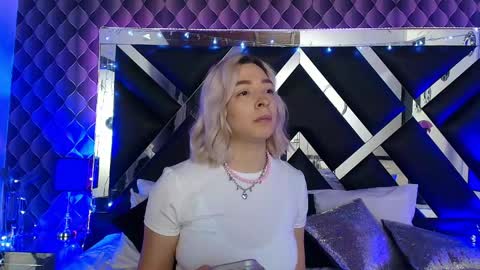 Snapshot of victtoria_lee chatting on April 2026 07:11:02 PM victtoria lee online show from April 2026 07:11:02 PM