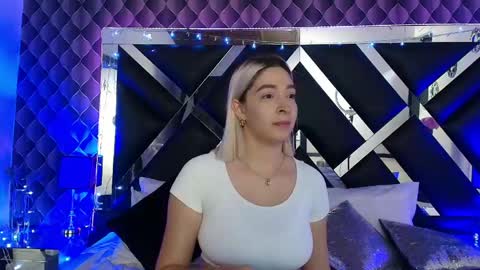 Snapshot of victtoria_lee chatting on April 2026 07:08:02 PM victtoria lee online show from April 2026 07:08:02 PM