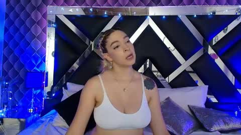 Snapshot of victtoria_lee chatting on April 2026 10:58:01 PM victtoria lee online show from April 2026 10:58:01 PM