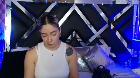 Snapshot of victtoria_lee chatting on May 2026 07:11:01 PM victtoria lee online show from May 2026 07:11:01 PM