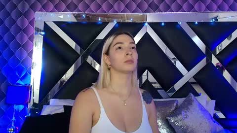 Snapshot of victtoria_lee chatting on May 2026 08:17:02 PM victtoria lee online show from May 2026 08:17:02 PM