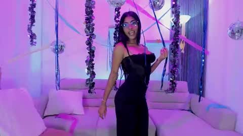 Snapshot of vienah chatting on September 2025 08:03:01 PM Karla online show from September 2025 08:03:01 PM
