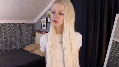 Snapshot of vienna_gones chatting on June 2026 12:11:02 PM Eva online show from June 2026 12:11:02 PM
