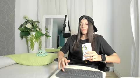 viictoriiasaenz online show from April 2026 03:59:01 AM