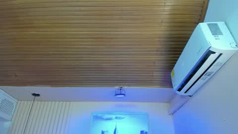 Viiolett online show from November 2025 08:10:01 PM