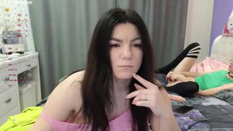 Snapshot of vika_loves_you chatting on January 2025 01:54:01 AM follow my fansly online show from January 2025 01:54:01 AM